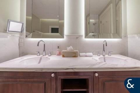 Apartment in Downtown Dubai (Downtown Burj Dubai), Dubai 4 bedrooms, 270 sq.m. № 76173 - photo 5