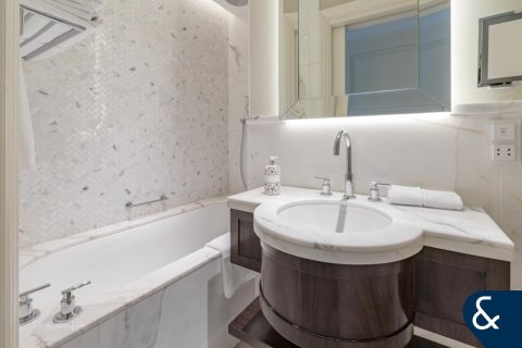 Apartment in Downtown Dubai (Downtown Burj Dubai), Dubai 4 bedrooms, 270 sq.m. № 76173 - photo 20