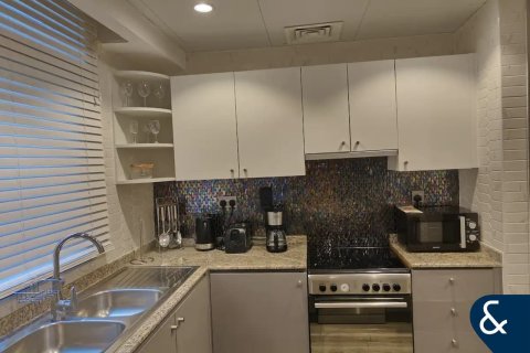 Apartment in Greens, Dubai 2 bedrooms, 128 sq.m. № 76163 - photo 7