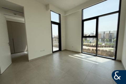 Villa in Mudon, Dubai 4 bedrooms, 237 sq.m. № 76175 - photo 7