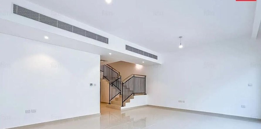 Adosado en Dubai, 3 dormitorios, 145.3 m², № 118869