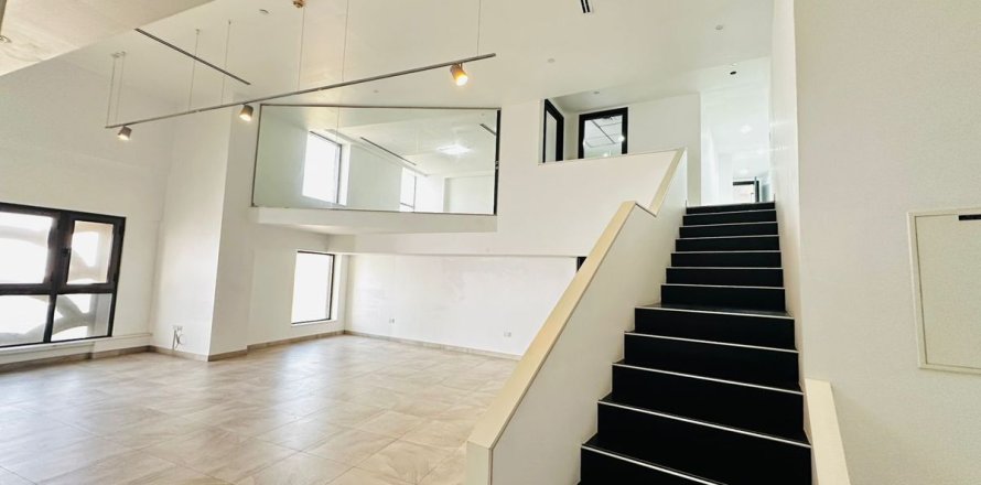 Appartement à Dubai, 3 chambres, 215.1 m², № 55733