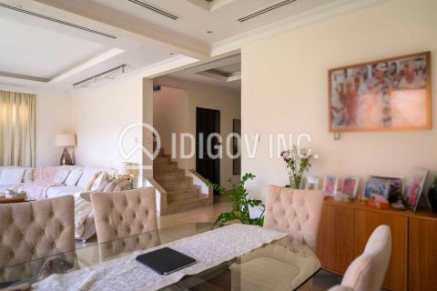 Villa in Al Barsha, Dubai 3 bedrooms, 266 sq.m. № 50924 - photo 8