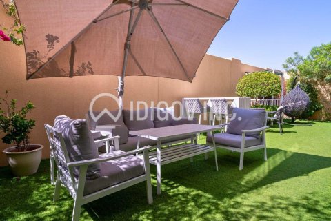 Villa in Al Barsha, Dubai 3 bedrooms, 266 sq.m. № 50924 - photo 6