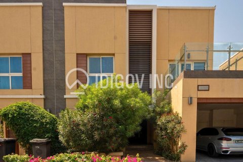 Villa in Al Barsha, Dubai 3 bedrooms, 266 sq.m. № 50924 - photo 16