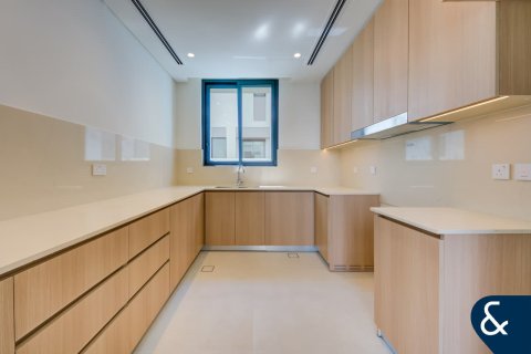 Купить виллу в Arabian Ranches 3, Дубай: 4 спальни, 412м², № 75129 - фото 7