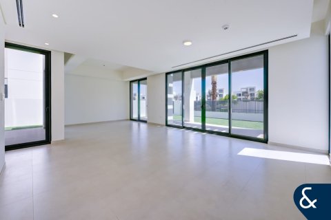 Купить виллу в Arabian Ranches 3, Дубай: 4 спальни, 412м², № 75129 - фото 5