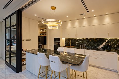 Villa in Al Barari, Dubai 4 bedrooms, 616.6 sq.m. № 142171 - photo 6