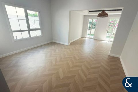 Villa en The Lakes, Dubai, 3 dormitorios, 258 m², № 98581 - foto 2