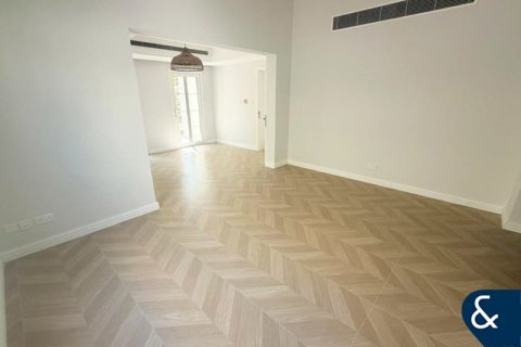 Villa en The Lakes, Dubai, 3 dormitorios, 258 m², № 98581 - foto 3