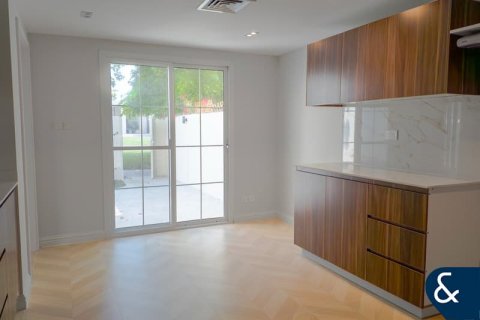 Villa en The Lakes, Dubai, 3 dormitorios, 258 m², № 98581 - foto 4
