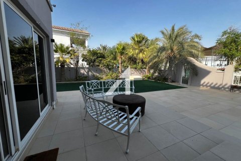 Villa en The Villa, Dubai, 5 dormitorios, 1116.6 m², № 69338 - foto 19