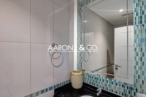 Apartamento en Damac Heights, Dubai Marina, Dubai, 1 dormitorio, 79 m², № 78218 - foto 13