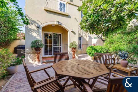 Снять в аренду виллу в The Springs, Дубай: 2 спальни, 167м², № 76390 - фото 3