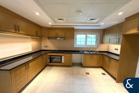 Villa en Legacy Nova Villas, Jumeirah Park, Dubai, 5 dormitorios, 690 m², № 76400 - foto 7