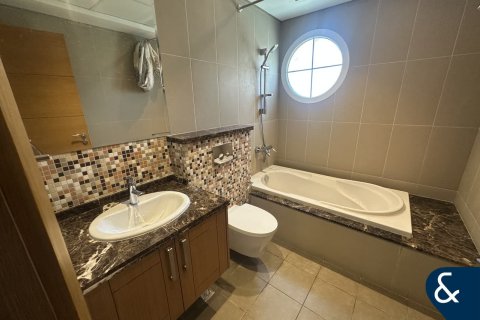 Villa en Legacy Nova Villas, Jumeirah Park, Dubai, 5 dormitorios, 690 m², № 76400 - foto 12