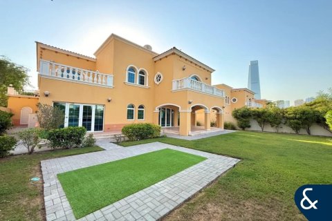 Villa en Legacy Nova Villas, Jumeirah Park, Dubai, 5 dormitorios, 690 m², № 76400 - foto 1