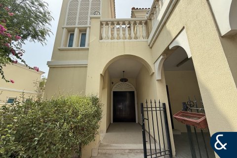 Villa in Jumeirah Village Triangle, Dubai 2 bedrooms, 241 sq.m. № 76397 - photo 2