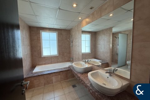 Villa in Jumeirah Village Triangle, Dubai 2 bedrooms, 241 sq.m. № 76397 - photo 6