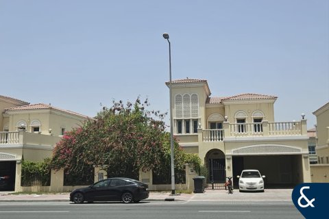 Villa in Jumeirah Village Triangle, Dubai 2 bedrooms, 241 sq.m. № 76397 - photo 1
