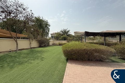 Villa in Jumeirah Village Triangle, Dubai 2 bedrooms, 241 sq.m. № 76397 - photo 12