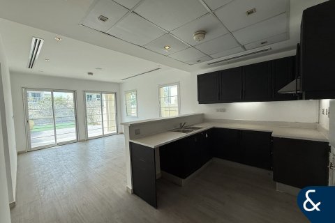 Villa in Jumeirah Village Triangle, Dubai 2 bedrooms, 241 sq.m. № 76397 - photo 3