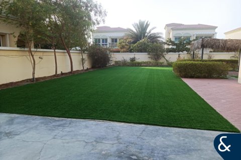 Villa in Jumeirah Village Triangle, Dubai 2 bedrooms, 241 sq.m. № 76397 - photo 14