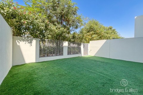 Снять в аренду виллу в Tilal Al Ghaf, Дубай: 3 спальни, 140м², № 93025 - фото 2