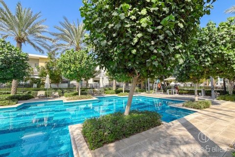 Снять в аренду виллу в Tilal Al Ghaf, Дубай: 3 спальни, 140м², № 93025 - фото 18