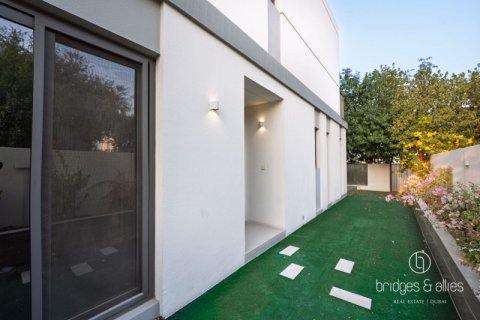 Снять в аренду виллу в Tilal Al Ghaf, Дубай: 3 спальни, 140м², № 93025 - фото 14