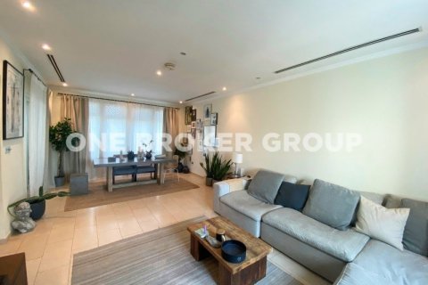 Villa in Jumeirah Park, Dubai 3 bedrooms, 680 sq.m. № 718 - photo 22