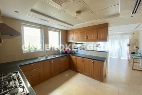 Villa in Jumeirah Park, Dubai 3 bedrooms, 680 sq.m. № 718 - photo 16