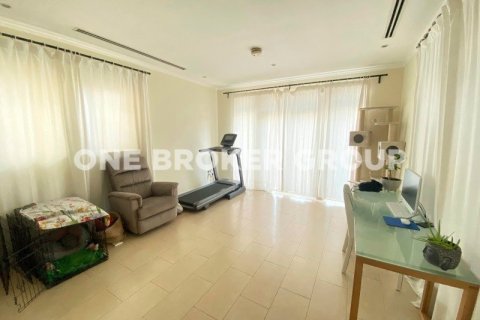 Villa in Jumeirah Park, Dubai 3 bedrooms, 680 sq.m. № 718 - photo 8