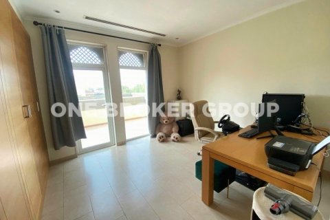 Villa in Jumeirah Park, Dubai 3 bedrooms, 680 sq.m. № 718 - photo 7