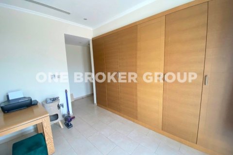 Villa in Jumeirah Park, Dubai 3 bedrooms, 680 sq.m. № 718 - photo 10
