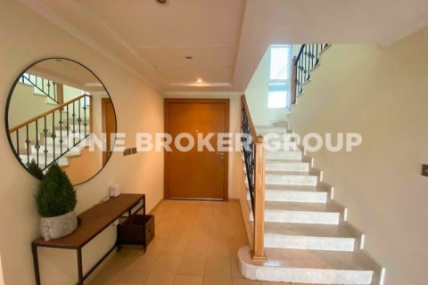 Villa in Jumeirah Park, Dubai 3 bedrooms, 680 sq.m. № 718 - photo 18