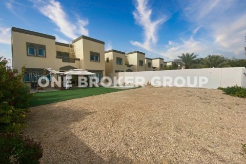 Villa in Jumeirah Park, Dubai 3 bedrooms, 680 sq.m. № 718 - photo 1