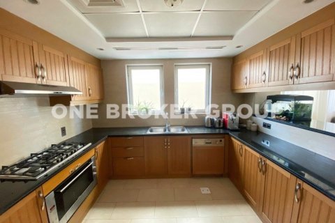 Villa in Jumeirah Park, Dubai 3 bedrooms, 680 sq.m. № 718 - photo 15