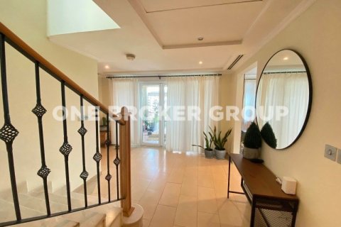 Villa in Jumeirah Park, Dubai 3 bedrooms, 680 sq.m. № 718 - photo 19