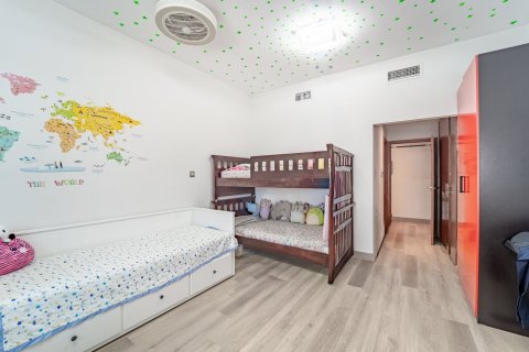 Apartment in Dubai 2 bedrooms, 160 sq.m. № 139659 - photo 13