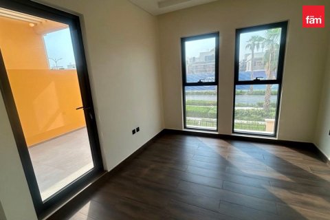 Villa en Dubai, 4 dormitorios, 144 m², № 141316 - foto 3