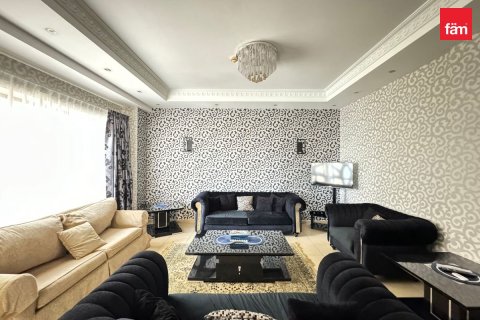 Снять в аренду квартиру в Дубае: 2 спальни, 120.8м², № 8253 - фото 1