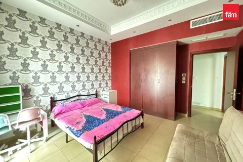 Снять в аренду квартиру в Дубае: 2 спальни, 120.8м², № 8253 - фото 2