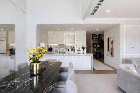 Villa in Jumeirah, Dubai 4 bedrooms, 263.19 sq.m. № 128405 - photo 4