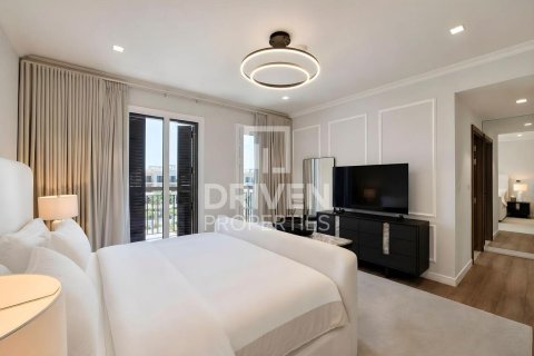 Villa in Jumeirah, Dubai 4 bedrooms, 263.19 sq.m. № 128405 - photo 18
