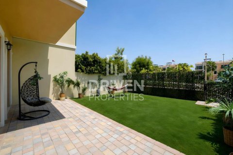 Villa in Jumeirah, Dubai 4 bedrooms, 263.19 sq.m. № 128405 - photo 25