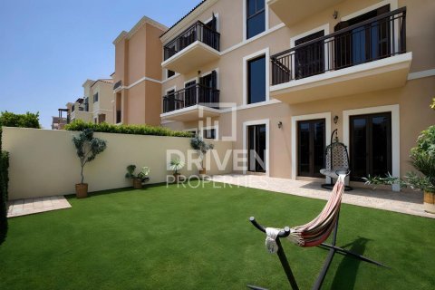 Villa in Jumeirah, Dubai 4 bedrooms, 263.19 sq.m. № 128405 - photo 26