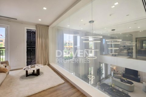 Villa in Jumeirah, Dubai 4 bedrooms, 263.19 sq.m. № 128405 - photo 15