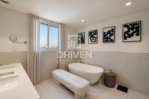 Villa in Jumeirah, Dubai 4 bedrooms, 263.19 sq.m. № 128405 - photo 19