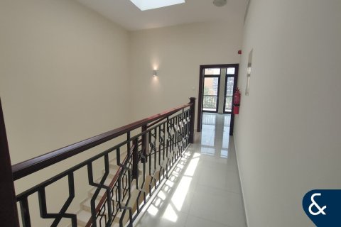 Купить виллу в Джумейра Вилладж Серкл, Дубай: 4 спальни, 395м², № 75691 - фото 13